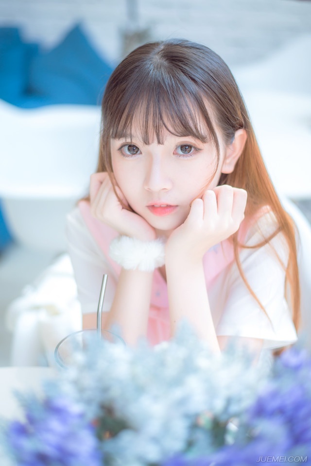 只听刘璝低沉的声音里，隐隐带着几分咆哮：“我为刘家出生入死，浴血拼杀，刘璋却在后方私通我妻子，更暗谋害我，非我不忠，奈何刘璋昏庸无道，更要绝我生路，今日回来，刘璝也没想过活着出去，将军，我刘璝今日，要反了！”